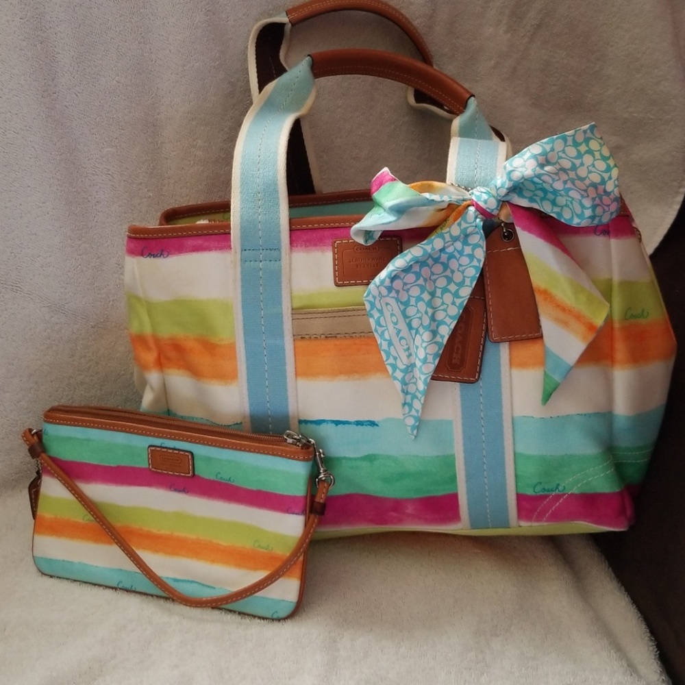 Authentic coach w wristlet